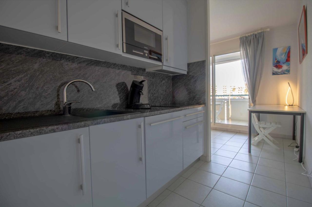 Apartment With Balcony And View On The Port Fréjus Esterno foto