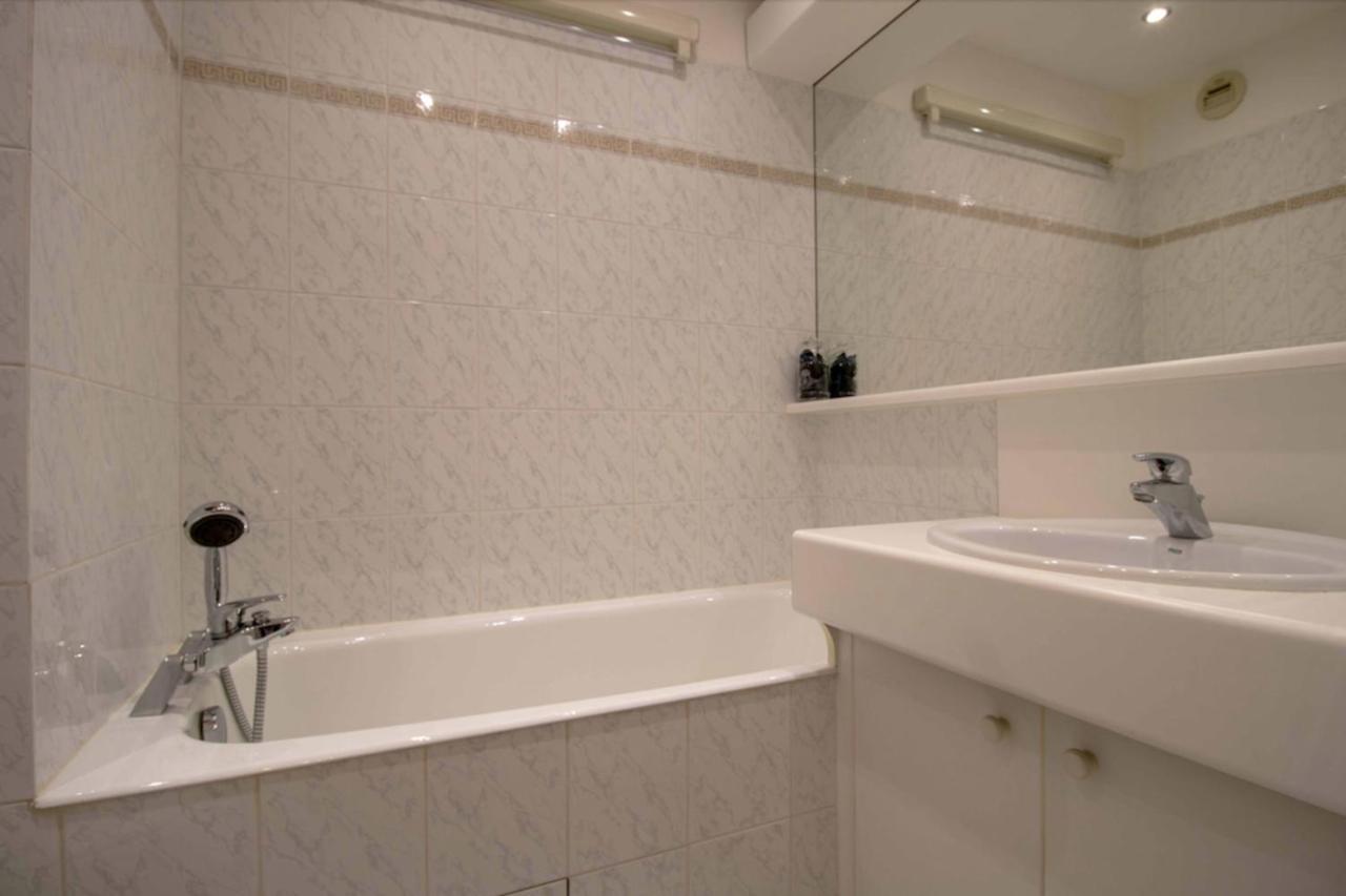 Apartment With Balcony And View On The Port Fréjus Esterno foto